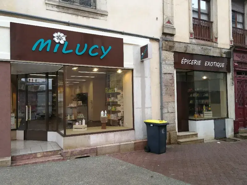 Devanture réelle de la boutique Milucy, 16 Place d'Armes à Auxonne