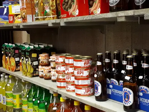 Rayon épicerie salée, condiments et conserves créoles réelles en boutique Milucy