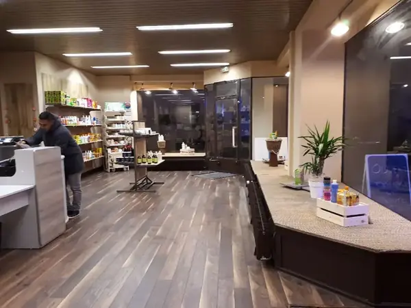 Intérieur chaleureux et comptoir de la boutique Milucy au 16 Place d'Armes à Auxonne